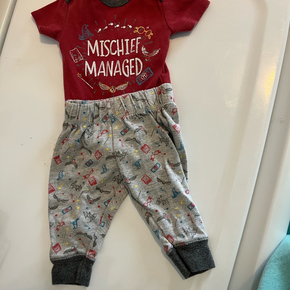 Warner Bros. Red and Gray Harry Potter Baby Romper